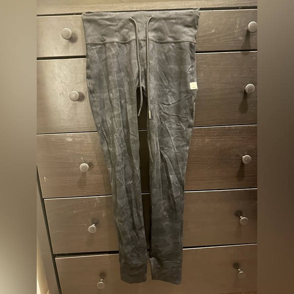 Vuori Pants - New vuori black camouflage leggings
